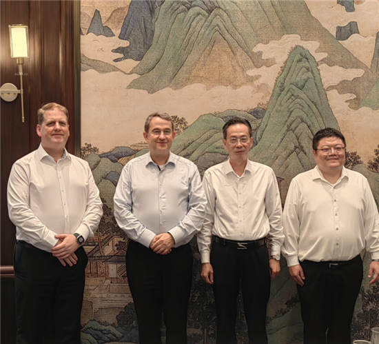省人民对外友好协会钱文华副会长会见德国联邦经济发展和对外贸易协会主席米夏埃尔·舒曼_fororder_微信图片_20250805110916