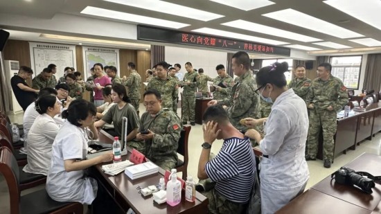 泰州中医院:他们用白衣担当致敬“最可爱的人”