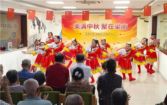 无锡新吴区梁南社区:社区老人互娱互乐迎中秋