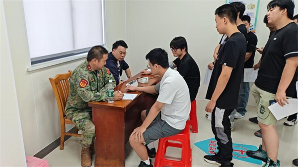 “严把兵员质量关 助力强军启航梦” 南通市通州区兴东街道扎实开展2025年秋季征兵体检工作_fororder_6