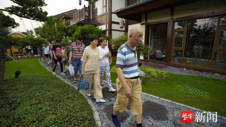 滩涂寻蛤、渔港抢鲜 上海家庭乐游江苏如东之“鲜”——“吃得好、住的好，下次还要再来！”