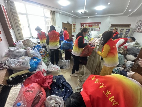 暖冬助困·情系玉树 新城社区开展“青海玉树山区暖冬物资”公益运送行动