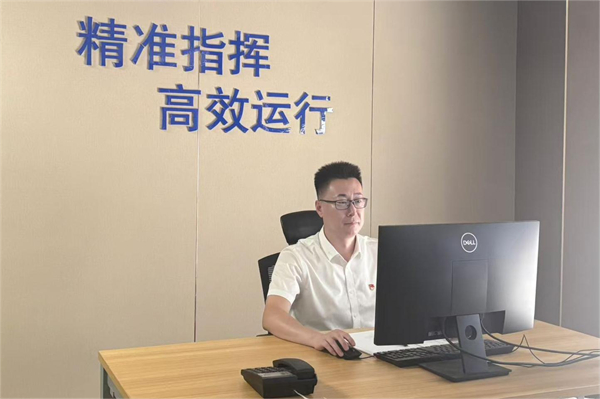 东航江苏公司指挥长丛金山：争做运行保障的“排头兵”_fororder_2