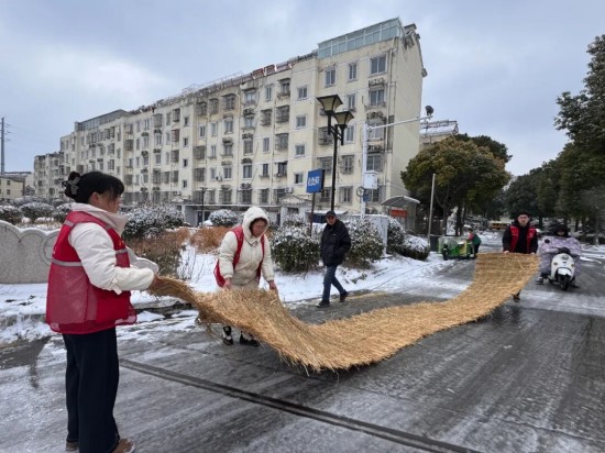 泰州海陵城西街道多社区同心战雪 筑牢严冬安全防线_fororder_图片 4