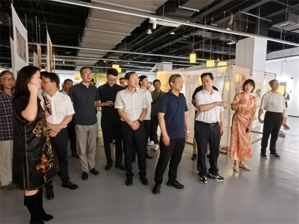 《艺语万象》——泰州书画名家邀请展在凤栖奥特莱斯开幕​_fororder_22