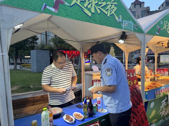 走街串巷“话平安” 和平桥派出所开展反诈宣传进社区活动_fororder_图片 2