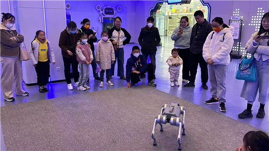 南京市江宁区湖熟街道丹桂村：公益科技体验为孩子打开“未来之窗”_fororder_微信图片_20251218142044