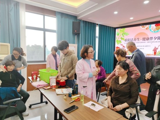 泰州海陵红旗街道“敬老月”系列活动绘就幸福晚年图景_fororder_图片 3