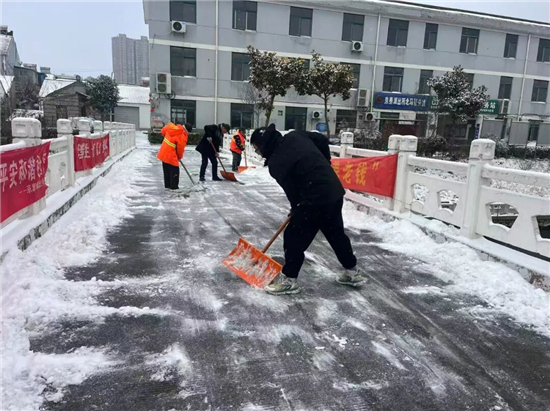 泰州海陵工业园区：党员群众一刻不停 主次干道除雪加速清底_fororder_图片6