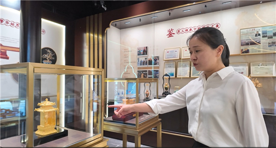 触摸千年苏式工艺 南艺学子沉浸式解锁金银丝绸非遗之美