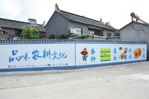 泰州兴化戴南镇茅山北村：七旬老者孙汉池用画笔描绘家乡美景_fororder_3