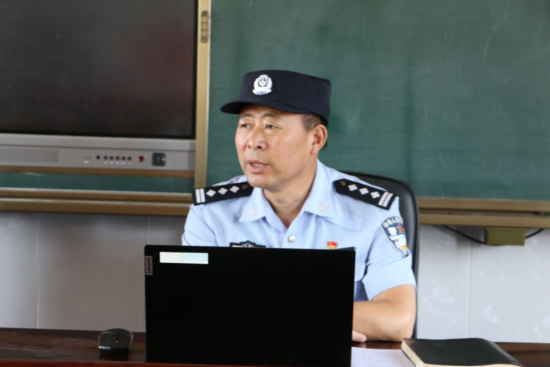 东台市五烈镇爱心企业主夏巍看望慰问暑托班青少年学生_fororder_图片 2