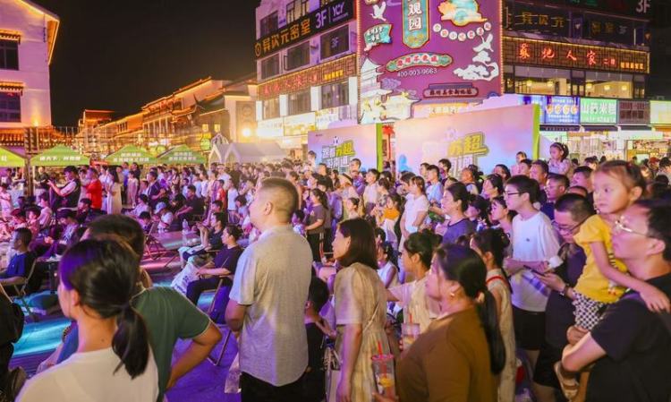 南通文旅“空降”苏州观前街 打响“苏超”暖场战
