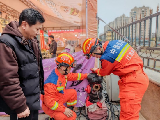 泰州消防开展节前“精准检查” 筑牢春节安全防线_fororder_图片 1