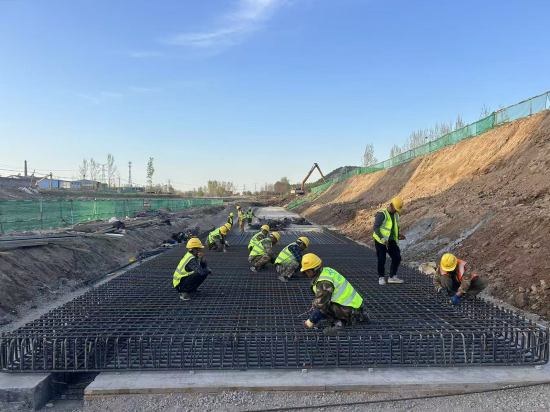 徐州市外环公路西南环闸河挡墙主体结构提前完成_fororder_图片 2