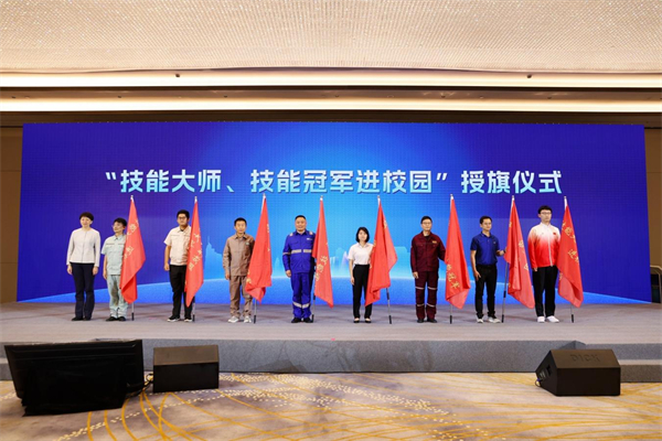 苏州举行“技能照亮前程”暑期大培训推进会_fororder_30