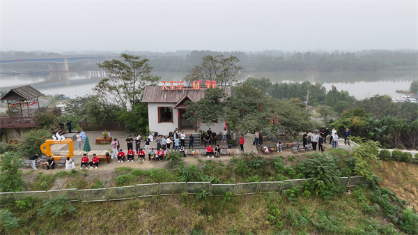 “苏超”淮安队球员空降盱眙 点燃校园小将足球梦（视频）_fororder_8