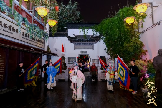 从“看客”到“主角” 南京“今熙有戏”沉浸式夜游激活传统戏曲魅力_fororder_图片 1