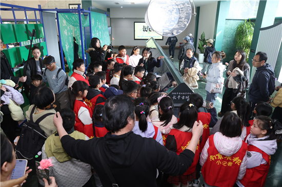 激活千年文脉新活力 南京沉浸式文学主题春日盛会“书里活·文都春集”启幕_fororder_图片2_副本