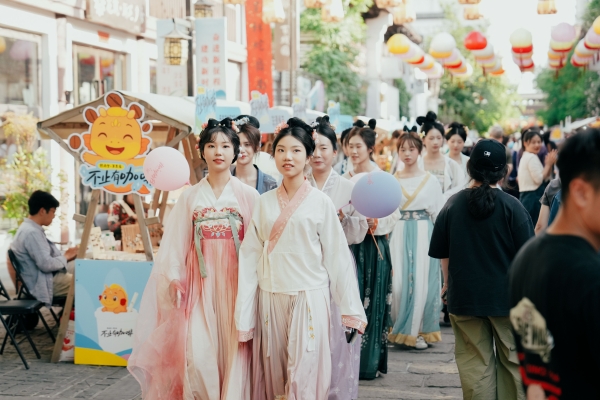 “啡”常好玩 南京熙南里街区以“咖啡+”拉动“五一”文旅消费_fororder_图片27_副本