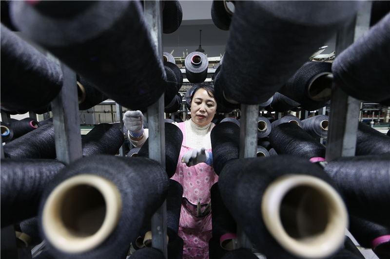 江苏连云港：赶制出口订单产品_fororder_20251104_092512_004