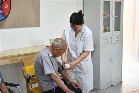 医康养护学乐 泰州兴化戴南区域养老中心念活养老“六字经”_fororder_图片2