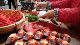 一针一线“绣活”振兴路 马庄香包“守艺”逐“新潮”_fororder_YXmy63f24GWShP5AT1R4hpsY