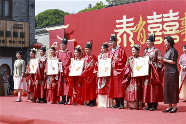 泰州：集体婚礼倡导文明新风_fororder_22