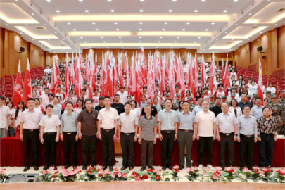 何以培华：以人为本 以德为先 百年淬炼铸精魂_fororder_f8cd1d67e6f4486ab4c3e5cccc66184e.750x500.405x0
