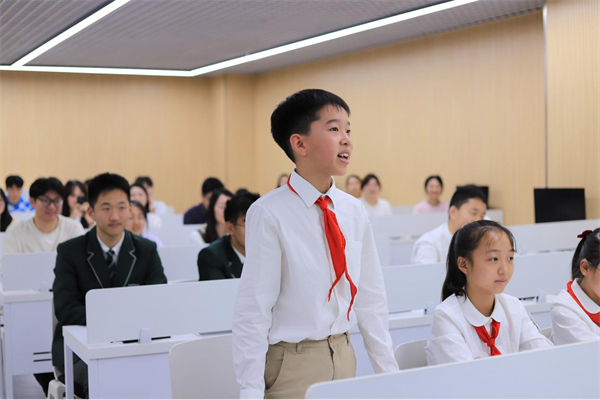 把教室搬进“太空” 别样思政课亮相东南大学_fororder_44