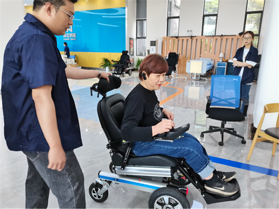 科技助残智享生活 南京市栖霞区肢残人协会开展生活技能训练营活动_fororder_图片1