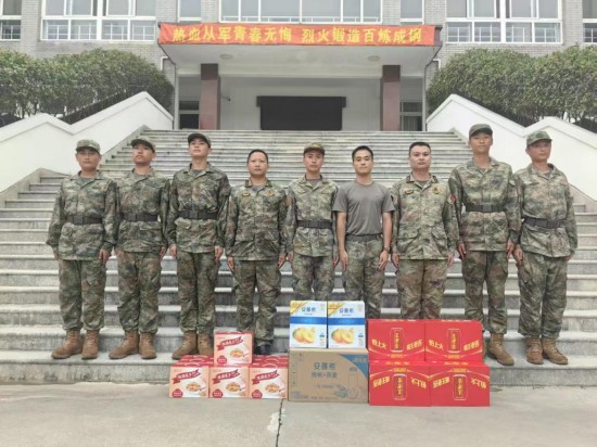 盐城盐都区大纵湖镇开展2025年秋季入伍新兵回访教育工作_fororder_图片 1