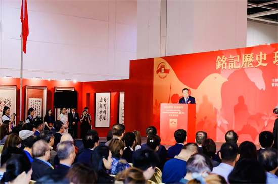 “铭记历史 珍爱和平”名家名作展在港开幕 江苏省政协原常委萧晖荣力作亮相_fororder_图片 1