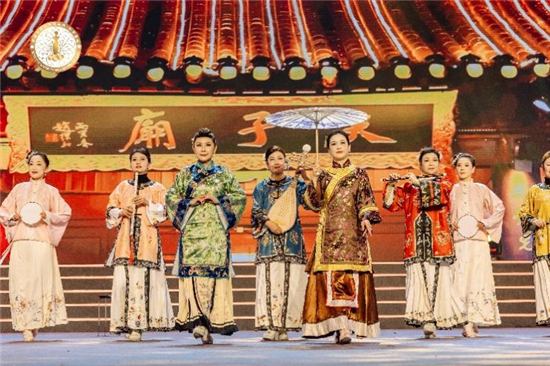 华裳新章从诗里苏醒 全国“旗袍·诗歌春晚”热动金陵_fororder_图片7