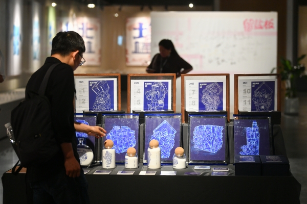 2025“我爱盐”青春艺术周拥抱数字浪潮 采访团共赴一场跨越艺术与科技边界的精彩盛宴_fororder_SDD_0763_副本