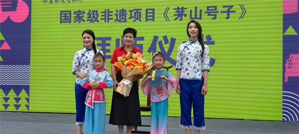 国家级非遗项目茅山号子传承人陆爱琴新收4名徒弟_fororder_1