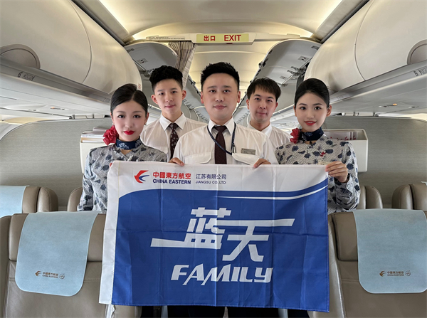 东航江苏公司乘务长姜海权：筑牢客舱安全云端防线_fororder_2