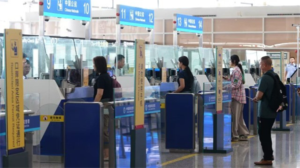 政策红利不断释放 南京空港口岸上半年出入境流量超138万人次_fororder_2