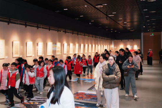 艺术赋能美好生活 盐城市美术馆双展联动奏响新年文化强音_fororder_IMG_1447