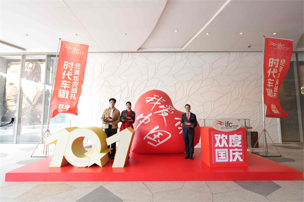 硬核科技邂逅商业空间 南京ifc商场坦克模型展成国庆中秋双节打卡新地标_fororder_28
