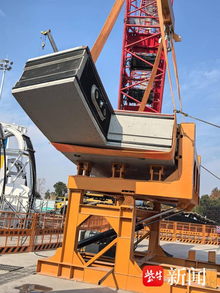 世界最大直径竖井掘进机“启明号”在太仓顺利始发