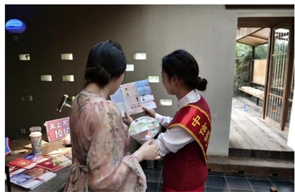 反诈清风“扇”出来 中信银行南京分行携手拾叁茶打造沉浸式金融宣教新范式_fororder_2