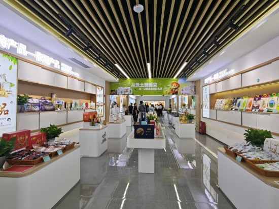 四师农特产品展销中心揭牌 镇江援疆消费助农项目激活乡村振兴新引擎_fororder_图片 1