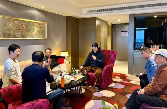 《说点别的》喜剧专场老技法搭新梗 高晓攀相声巡演落地江苏七市