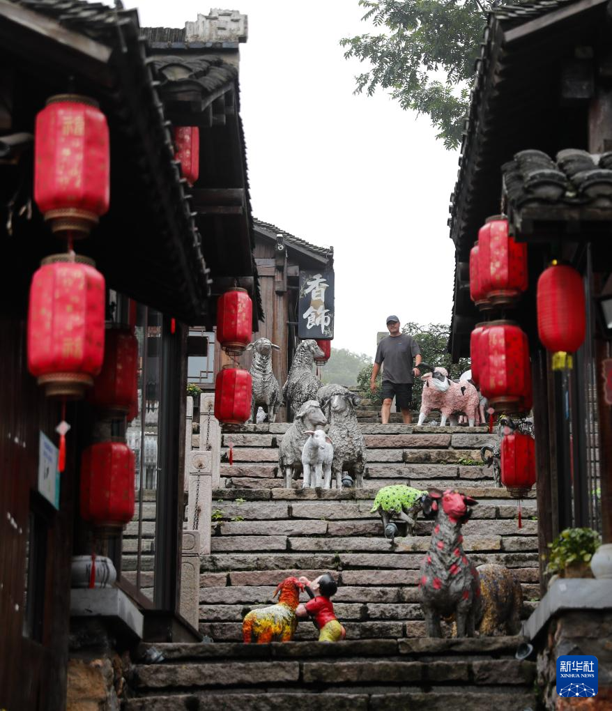 江苏句容：宝华山下文旅热_fororder_20250928_092658_004