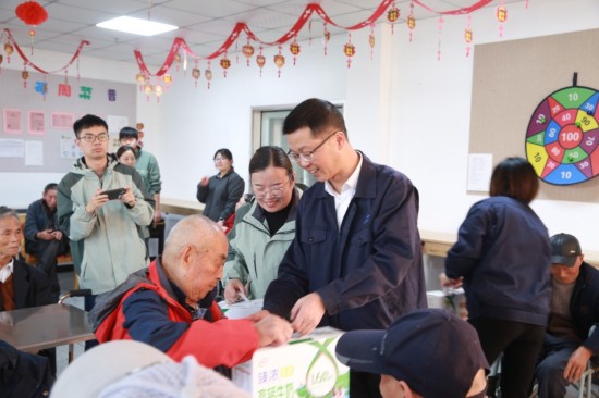 温馨重阳节 江苏“兴达蓝”慰问“夕阳红”_fororder_图片 2