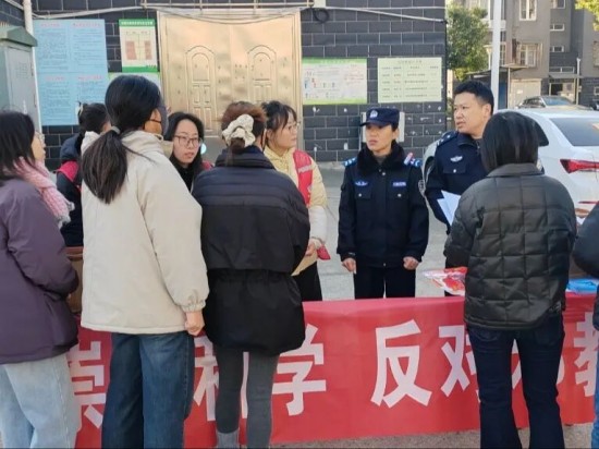 泰州海陵京泰路街道开展反邪教宣传活动_fororder_图片 1