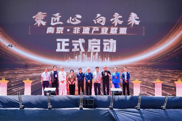 中国制造金陵金箔屹立世界 发展70载老功臣老艺人登台亮相_fororder_图片2_副本