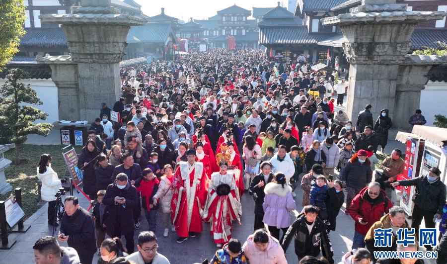 江蘇宿遷：“霸王”迎新 開門祈福