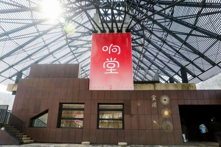 42米巨屏里的江北